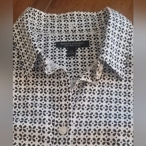 Banana Republic Women's Non-Iron Fitted Shirt Size 12 Black and White